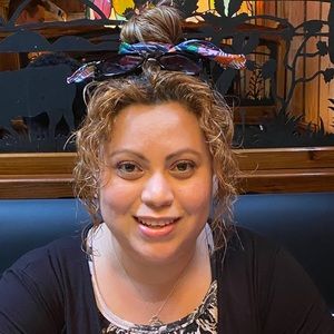 Meet your Posher, Damaris